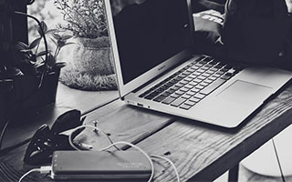 手机怎么可以买股票:股票交易软件收费-A股突发异动！超4000股下跌 原因找到了！